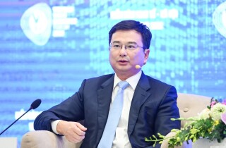 Phó Thống đốc: Việt Nam cố gắng để không bị cuốn vào vòng xoáy mất giá đồng nội tệ, nới thêm room tín dụng sẽ ảnh hưởng thanh khoản hệ thống