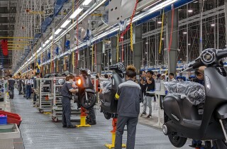 [Video] Bên trong nhà máy sản xuất xe máy điện VinFast công suất 500.000 xe/năm