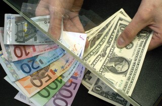 Tỷ giá ngân hàng Vietcombank (VCB) ngày 12/10: USD, euro tăng giá