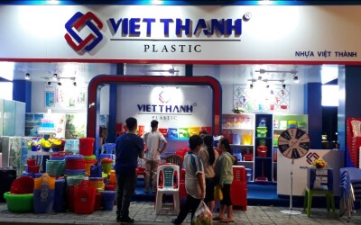 Chủ tịch và CEO Nhựa Việt Thành mua riêng lẻ giá 10, bán trên sàn giá 8
