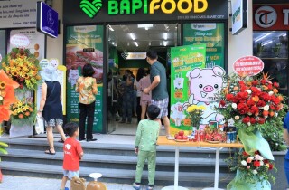 [Photostory] Hoàng Anh Gia Lai mở bán hai cửa hàng thịt 'heo ăn chuối' tại Hà Nội