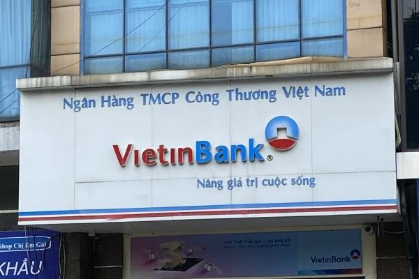 Nhóm ngân hàng tiếp tục đi xuống, cổ phiếu CTG của VietinBank giảm 11% sau hai phiên