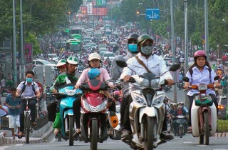 Tiêu dùng trong nước tăng chậm và góc nhìn 'lỗi của người giàu là 3,5 triệu người Việt đi du lịch nước ngoài'