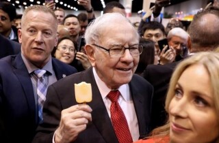 Warren Buffett ‘tham lam khi người khác sợ hãi’, mua thêm 9 tỷ USD cổ phiếu trong quý III