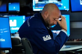 Dow Jones mất 351 điểm, S&P giảm phiên thứ 4 liên tiếp giữa lo ngại suy thoái