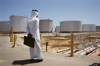 OPEC+ giữ nguyên sản lượng dầu giữa những ẩn số từ Nga, Trung Quốc