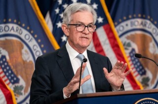 Chủ tịch Powell báo hiệu Fed có thể giảm nhịp độ tăng lãi suất từ tháng 12