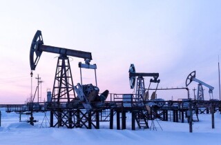 Vì đâu chọn ra mức giá trần cho dầu Nga lại khó đến như vậy?