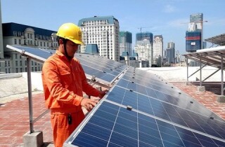Giá mua điện mặt trời mái nhà năm 2023 cao nhất 2.207 đồng/kWh