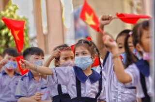 Người dân các nước giàu ngang Việt Nam sống thọ bao lâu, học vấn cao hay thấp?