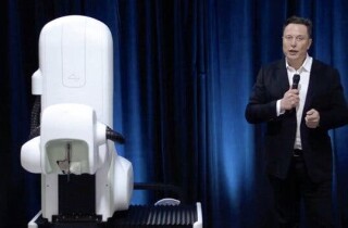 Công ty của Elon Musk thực hiện cấy chip não vào bệnh nhân đầu tiên