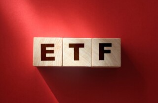 iShares ETF bị rút quỹ, cổ phiếu 'họ Vin' và nhiều bluechip bị xả
