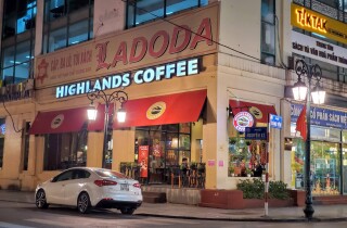 Highlands Coffee buông đất vàng vì chi phí mặt bằng?