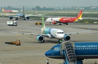 ĐBQH nêu vấn đề về việc giá vé máy bay tăng nhưng doanh nghiệp lại báo lỗ