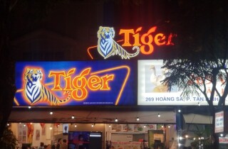 Cách Tiger chiếm sóng thị trường bia Việt: Mời G-Dragon làm đại sứ, tổ chức đại nhạc hội, tuyển dụng PG tiếp thị ngay tại quán nhậu