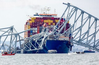 Tàu container lớn quá nhanh, cầu bị đâm sập cũng dễ hiểu