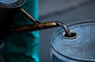 Giá dầu tăng mạnh 3% sau thông tin Israel trả đũa Iran