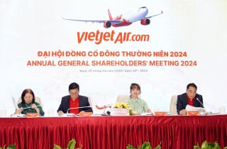 Doanh thu vận tải hàng không lần đầu vượt 53,7 nghìn tỷ đồng, Vietjet chia cổ tức 25% bằng tiền và cổ phiếu