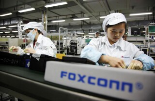 Foxconn tăng lương, thưởng cho công nhân tại nhà máy lắp ráp iPhone lớn nhất thế giới trước mùa ra mắt sản phẩm mới của Apple