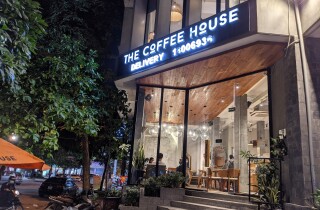 The Coffee House nói không né trách nhiệm trong vụ khách bị kính rơi vào người